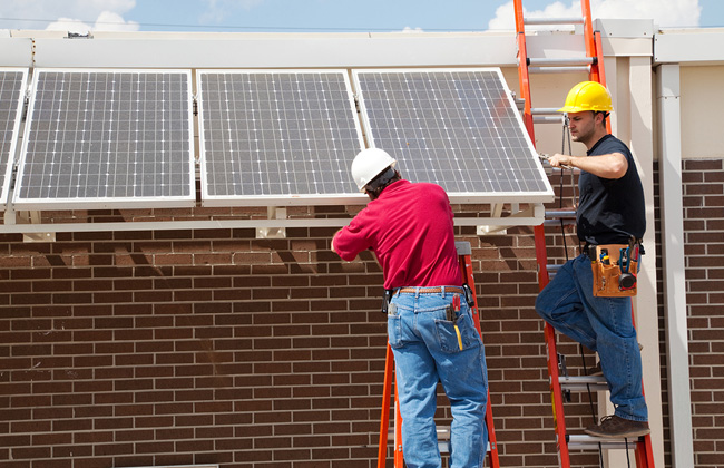 Hire The Professional Solar Panel Cleaning Services Now